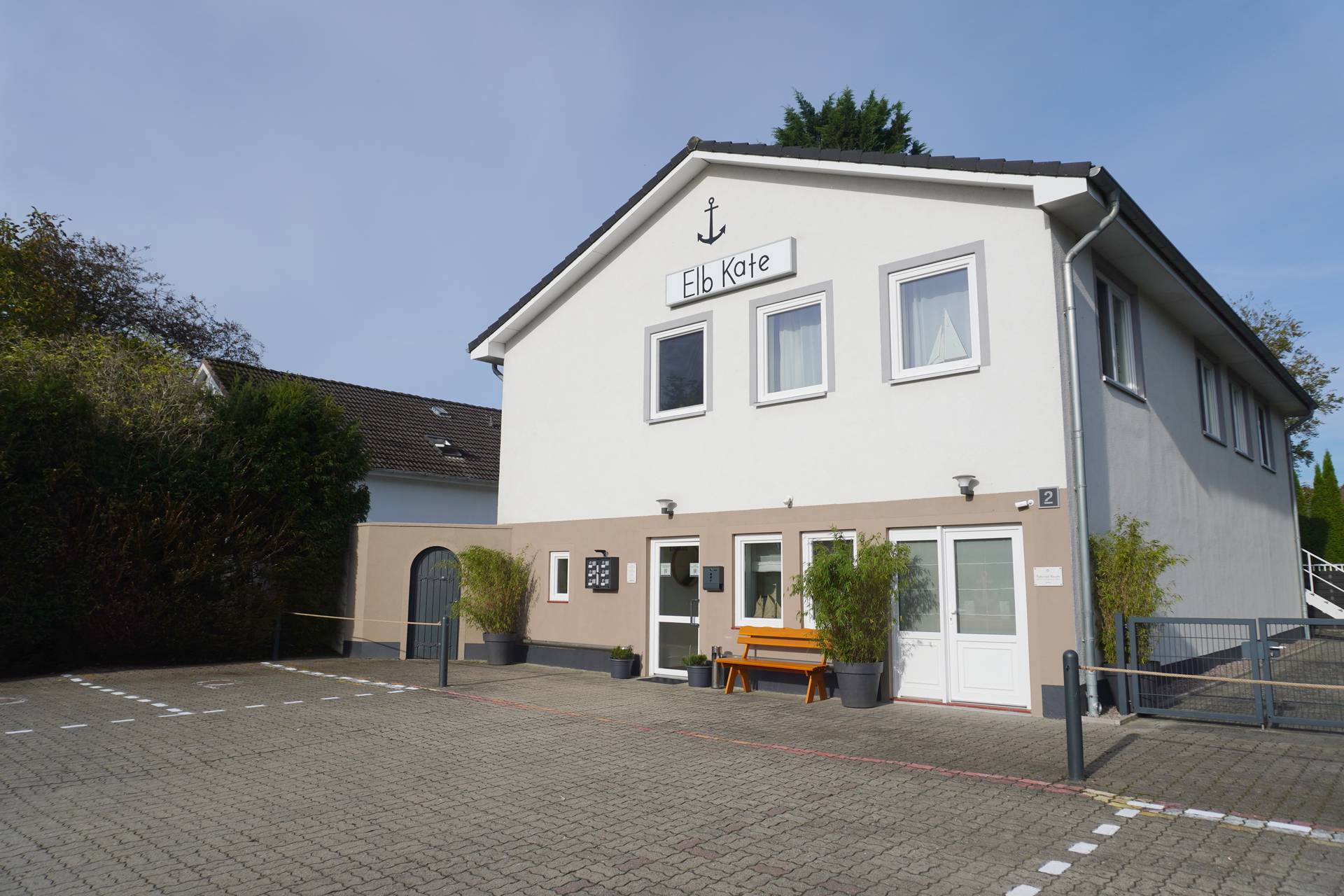 Hausansicht der Pension ElbKate in Glückstadt