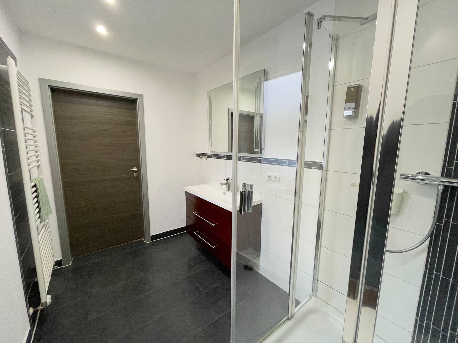 Bad mit Dusche im Zimmer Nordwind der Pension ElbKate in Glückstadt